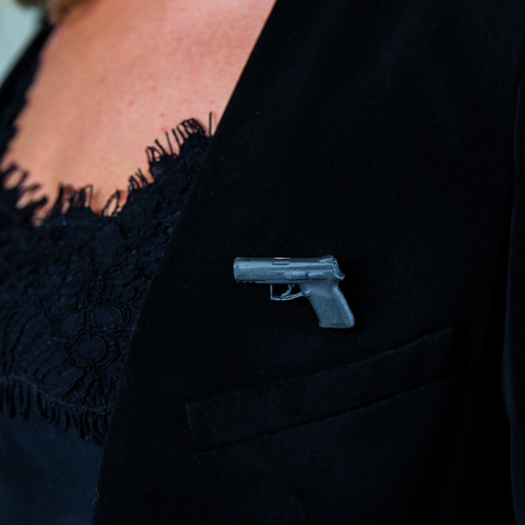 Brooch "Bang!" with platinum trigger